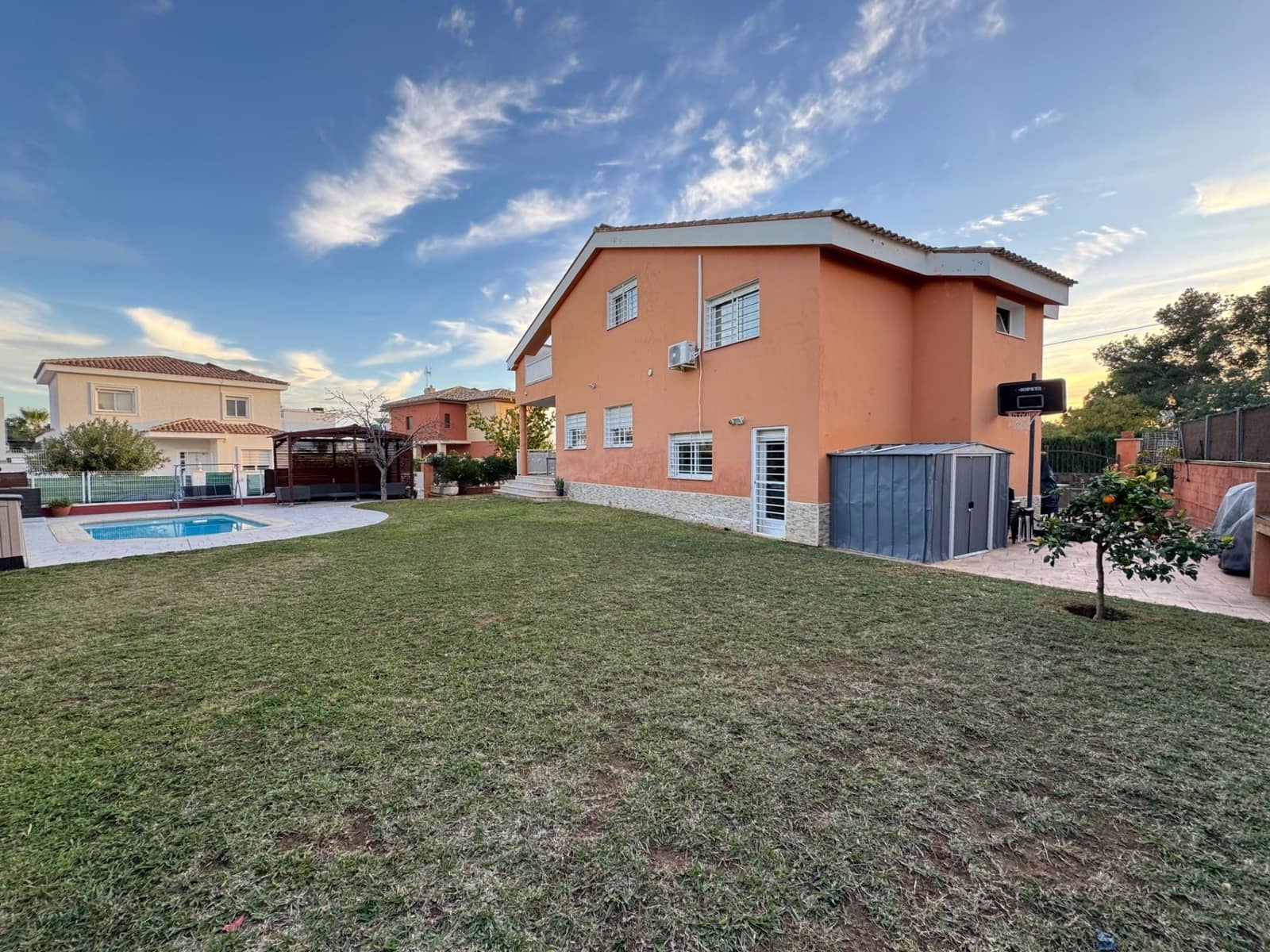 4 slaapkamer Villa te koop in Lliria met zwembad garage - € 469.990 (Ref: 9645005)