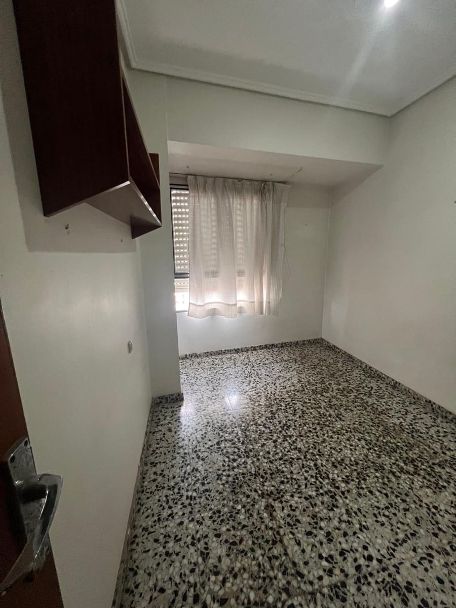 Piso de 3 habitaciones en Llíria en venta - 110.000 € (Ref: 9659419)