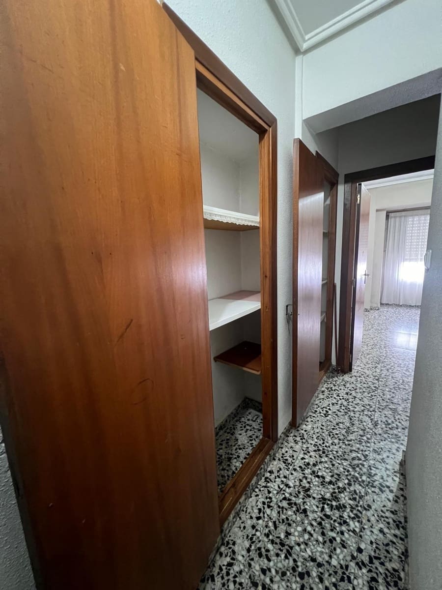 Piso de 3 habitaciones en Llíria en venta - 110.000 € (Ref: 9659419)