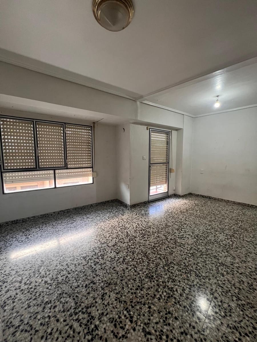 Piso de 3 habitaciones en Llíria en venta - 110.000 € (Ref: 9659419)
