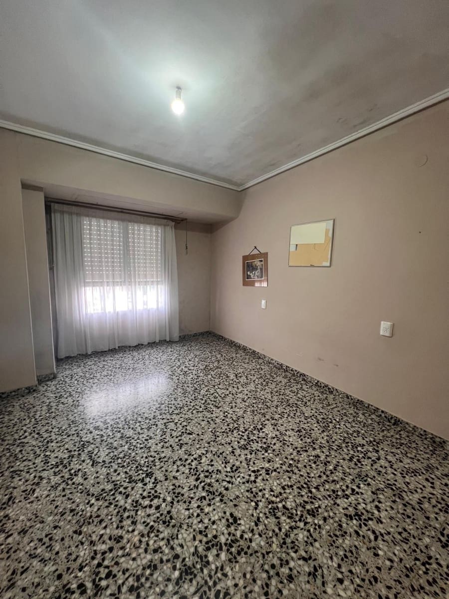 Piso de 3 habitaciones en Llíria en venta - 110.000 € (Ref: 9659419)