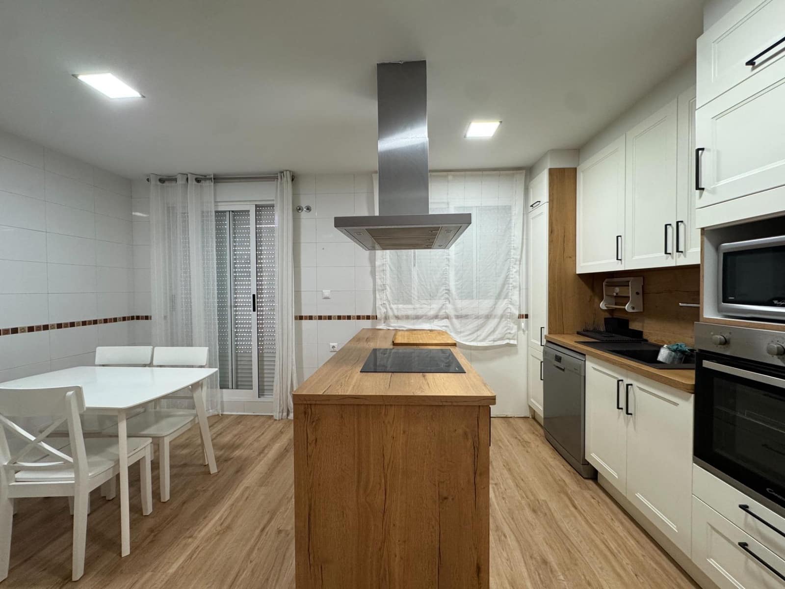 3 soveværelse Semi-Rækkehus til salg i Vilamarxant / Villamarchante med swimmingpool garage - € 298.000 (Ref: 9659421)