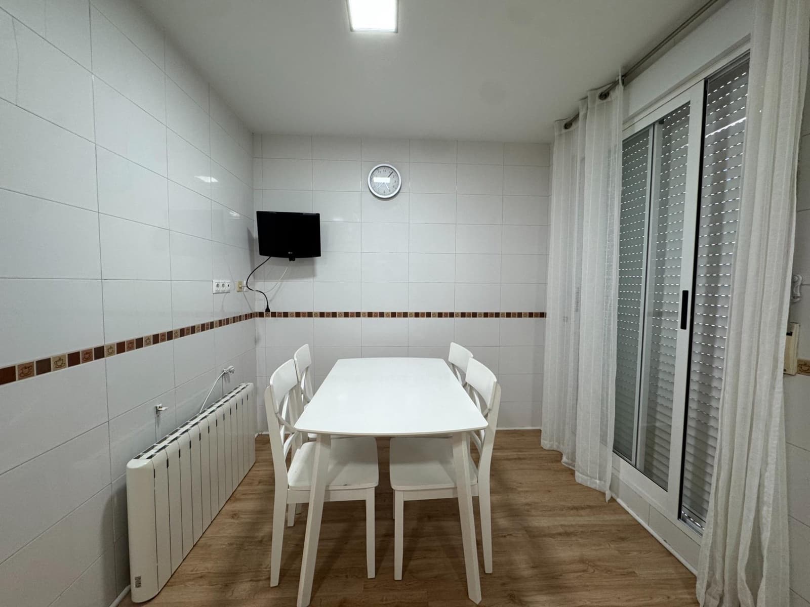 3 soveværelse Semi-Rækkehus til salg i Vilamarxant / Villamarchante med swimmingpool garage - € 298.000 (Ref: 9659421)