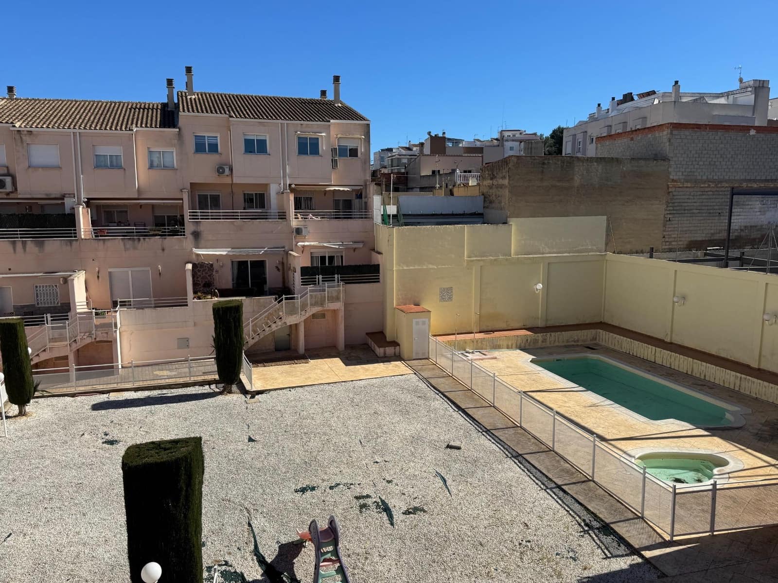 3 soveværelse Semi-Rækkehus til salg i Vilamarxant / Villamarchante med swimmingpool garage - € 298.000 (Ref: 9659421)