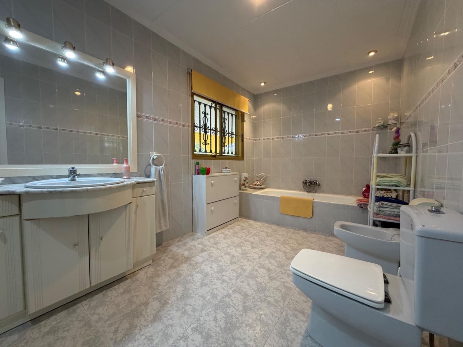 5 bedroom Villa for sale in Lliria with pool - € 285,000 (Ref: 9677461)