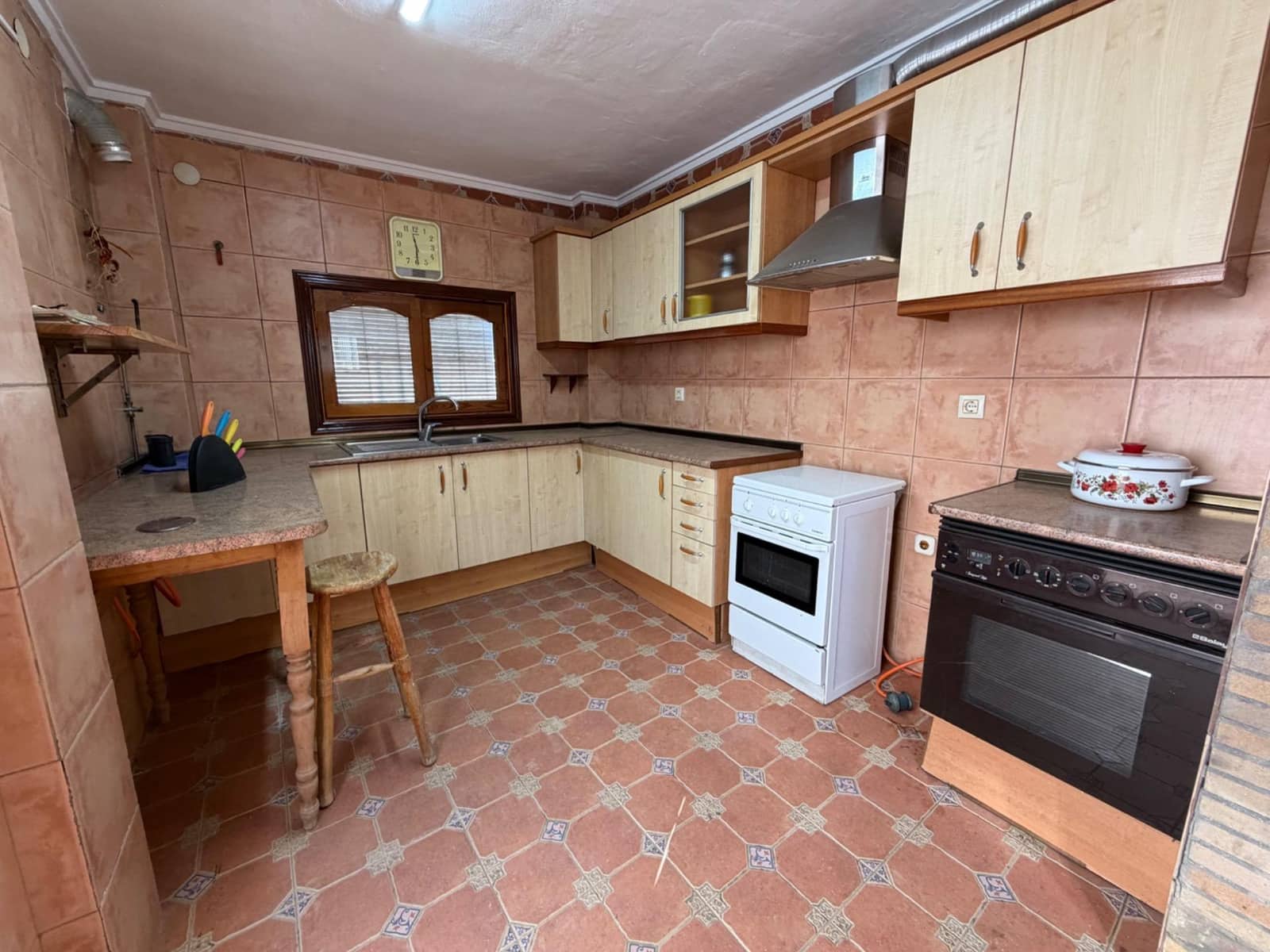 4 soveværelse Villa til salg i Casinos med swimmingpool garage - € 155.000 (Ref: 9686397)