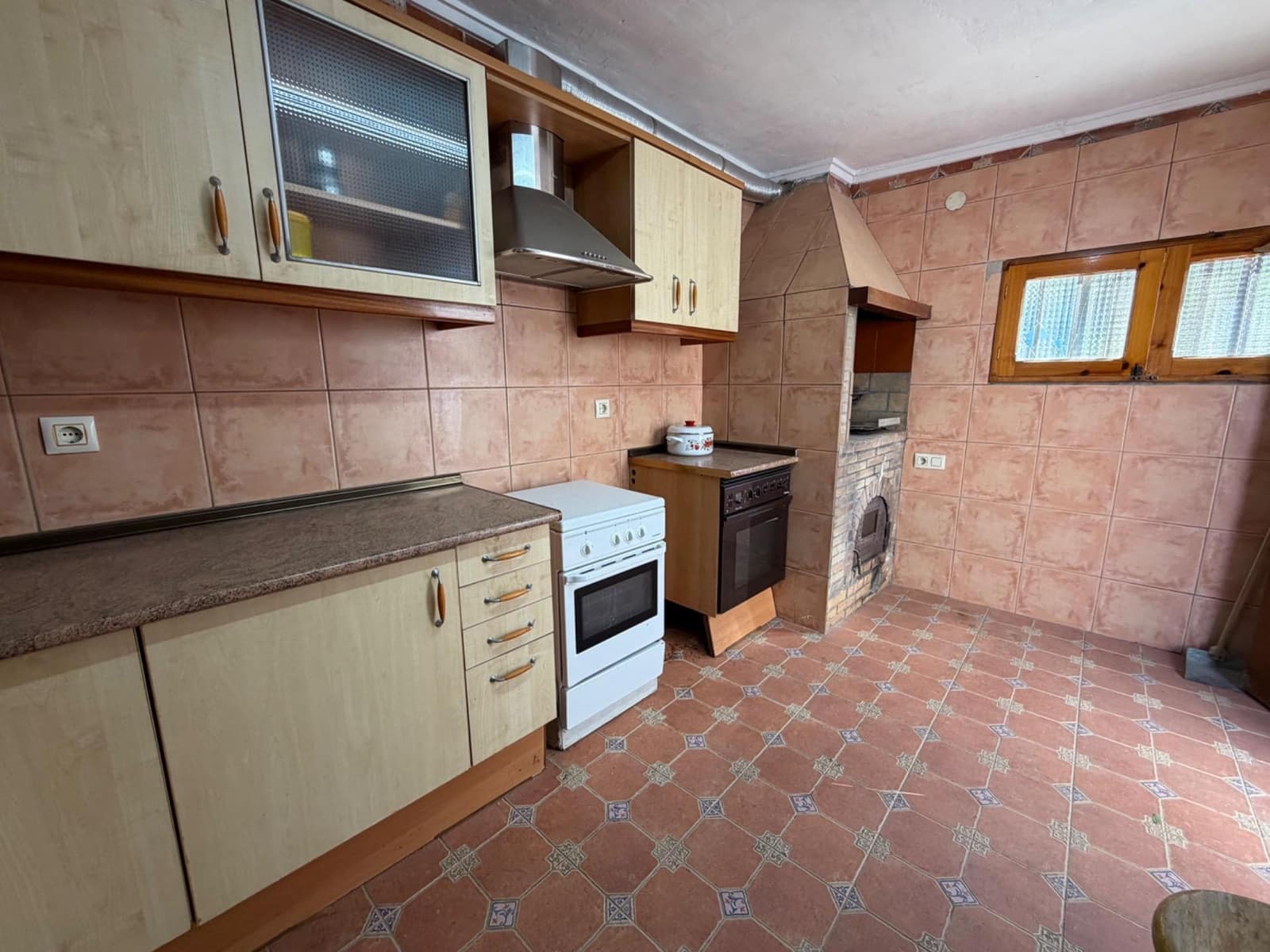 4 soveværelse Villa til salg i Casinos med swimmingpool garage - € 155.000 (Ref: 9686397)