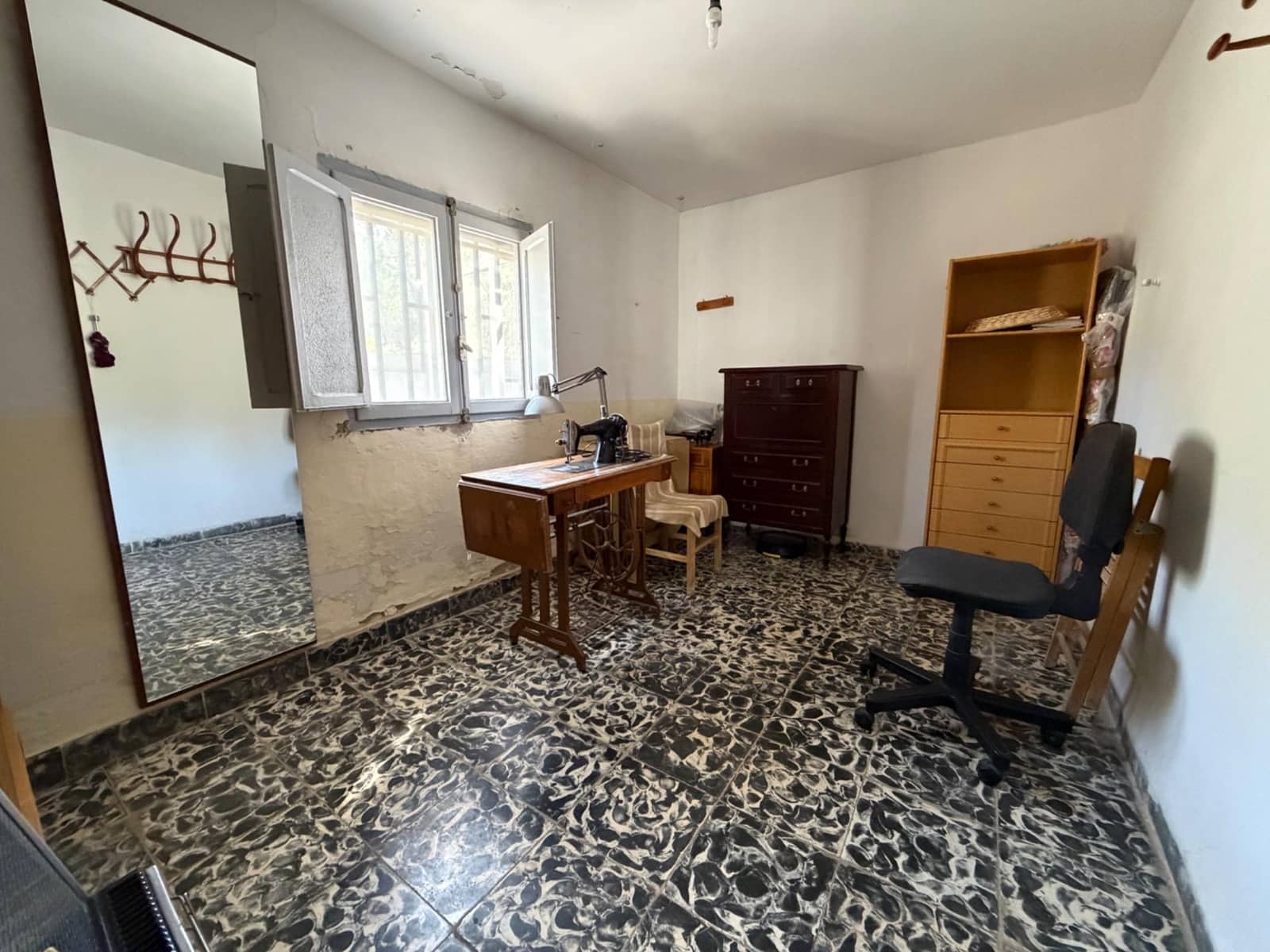 4 soveværelse Villa til salg i Casinos med swimmingpool garage - € 155.000 (Ref: 9686397)