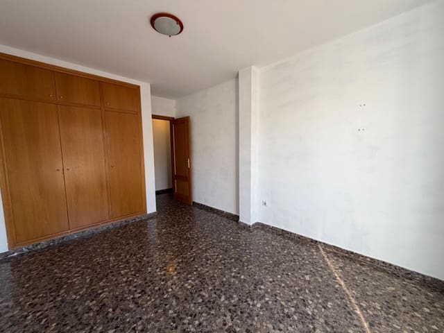 3 Zimmer Wohnung zu verkaufen in Llíria mit Garage - 195.000 € (Ref: 9711952)