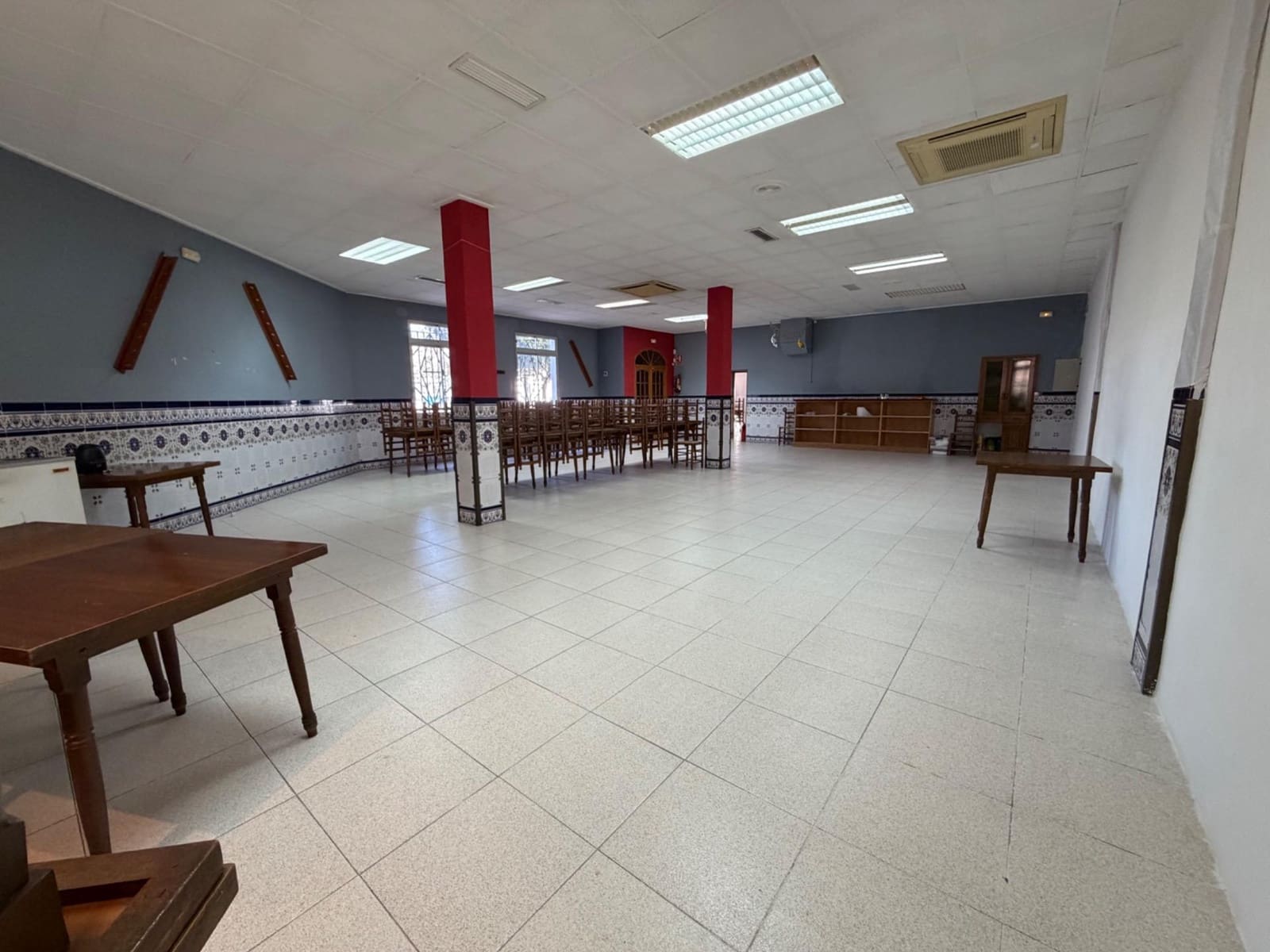 Commercial for sale in Domeno - € 175,000 (Ref: 9735579)