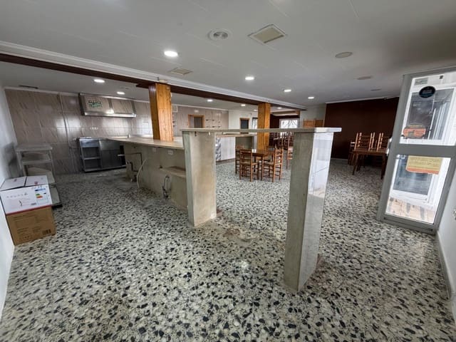 Commerciale in vendita in Domeño - 175.000 € (Rif: 9735579)