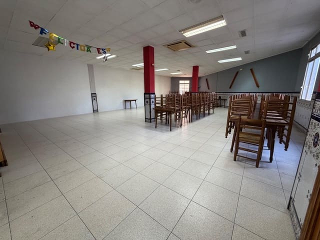 Commerciale in vendita in Domeño - 175.000 € (Rif: 9735579)