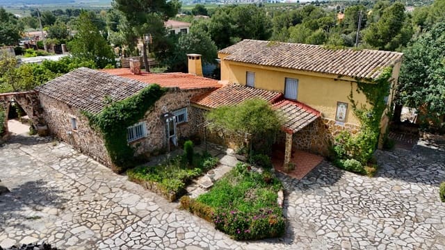 5 makuuhuone Huvila myytävänä paikassa Olocau mukana uima-altaan 
autotalli - 295 000 € (Ref: 9755654)