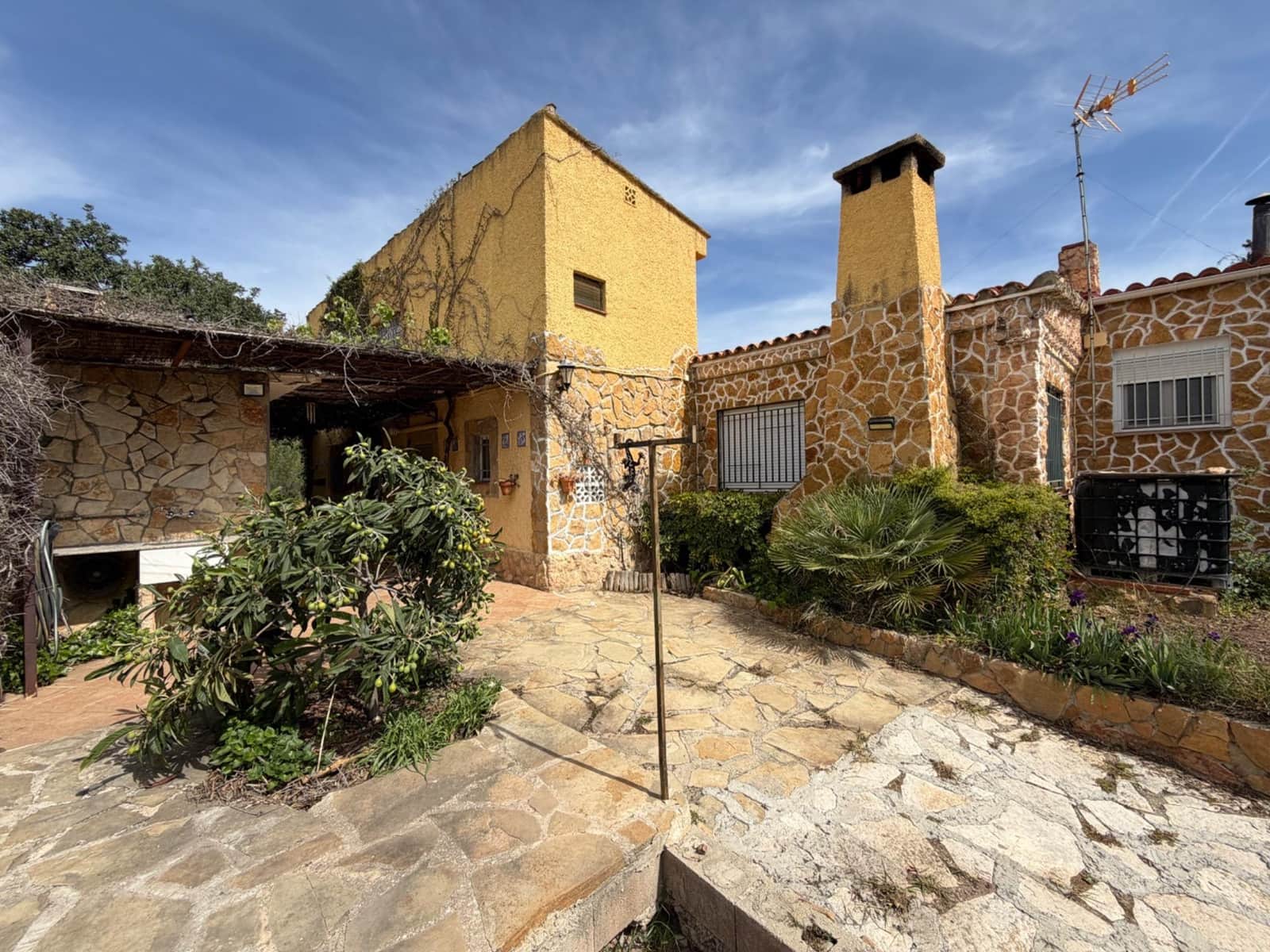 5 makuuhuone Huvila myytävänä paikassa Olocau mukana uima-altaan 
autotalli - 295 000 € (Ref: 9755654)