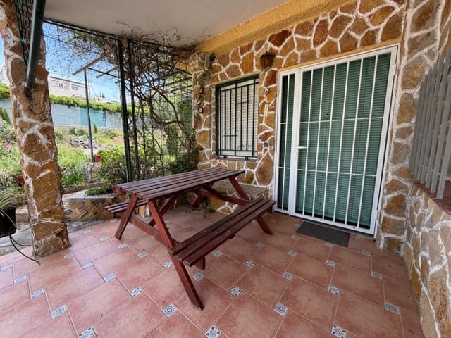 5 makuuhuone Huvila myytävänä paikassa Olocau mukana uima-altaan 
autotalli - 295 000 € (Ref: 9755654)