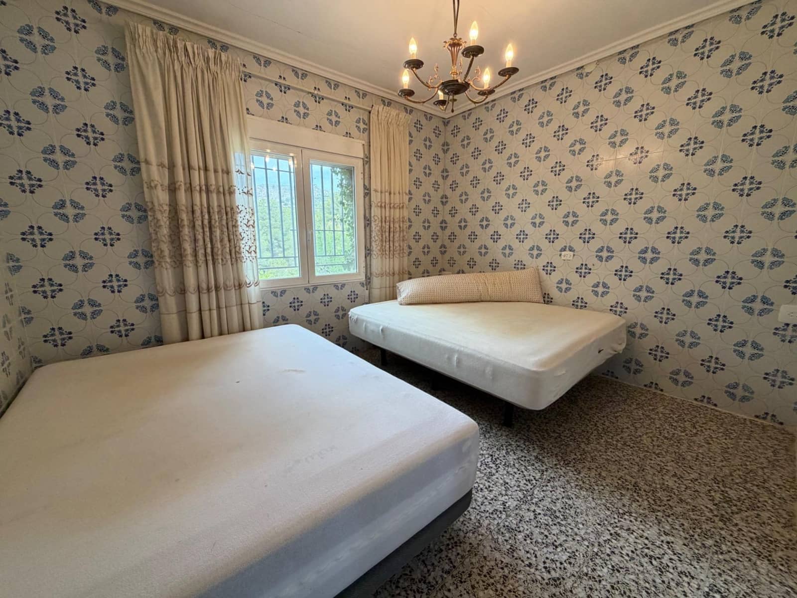 5 makuuhuone Huvila myytävänä paikassa Olocau mukana uima-altaan 
autotalli - 295 000 € (Ref: 9755654)