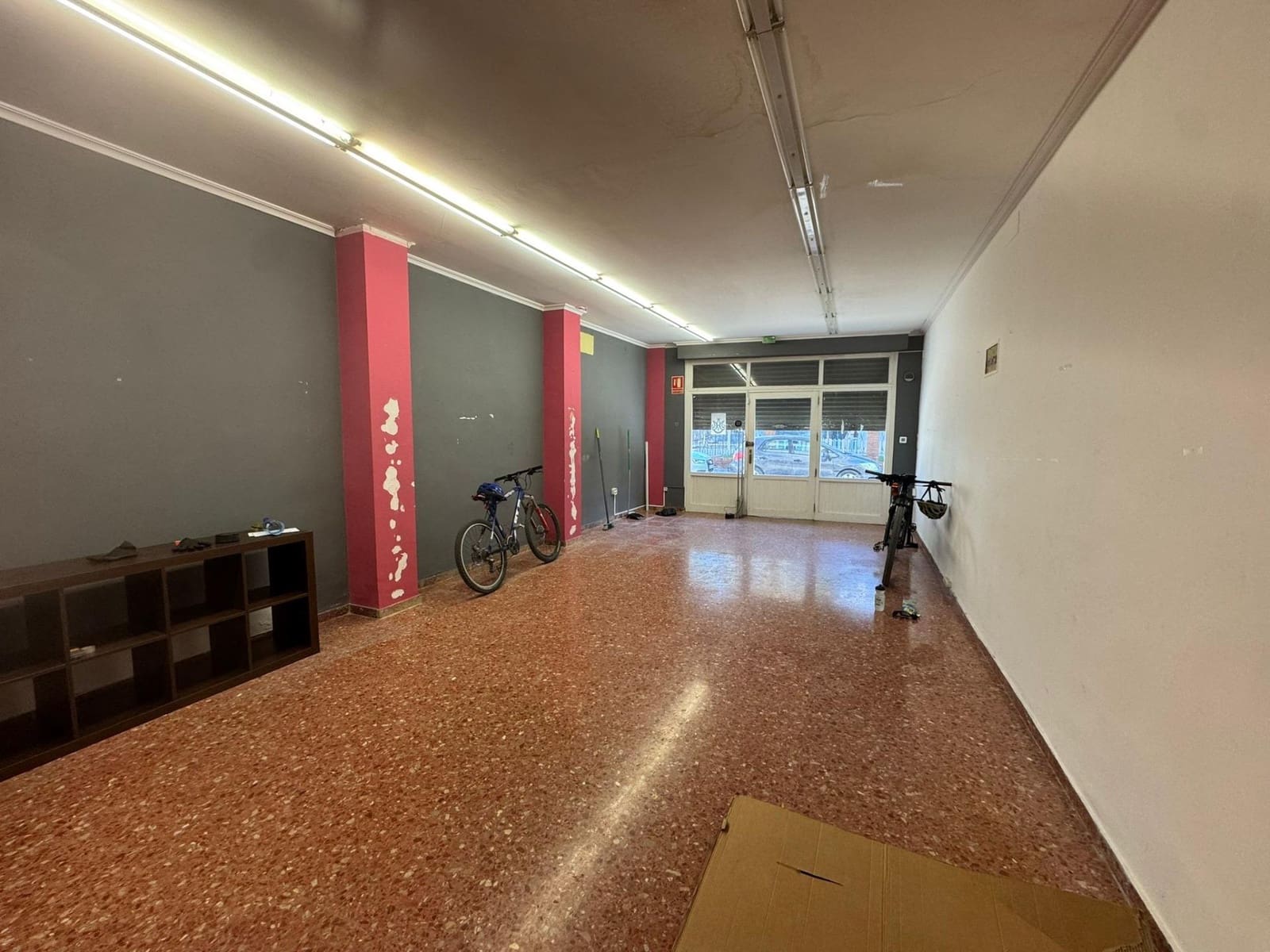 Kaupallinen myytävänä paikassa Lliria - 78 000 € (Ref: 9758947)