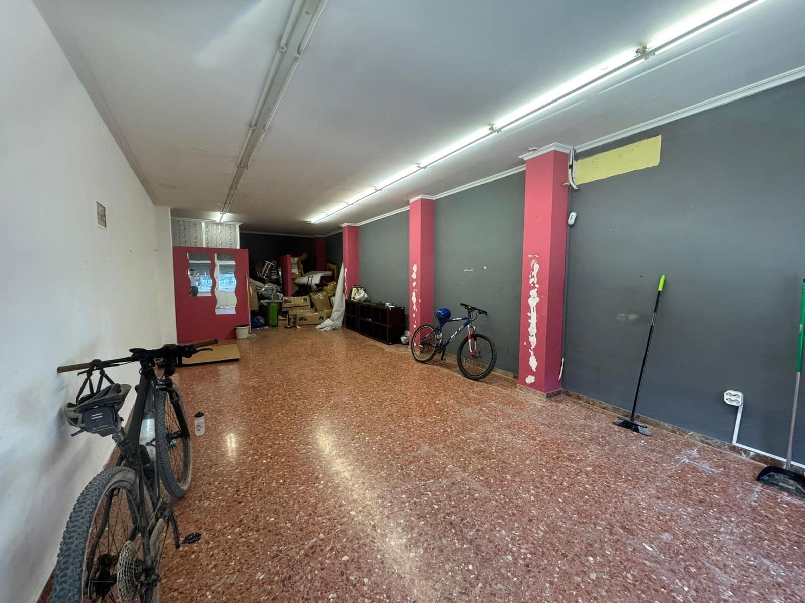 Kaupallinen myytävänä paikassa Lliria - 78 000 € (Ref: 9758947)