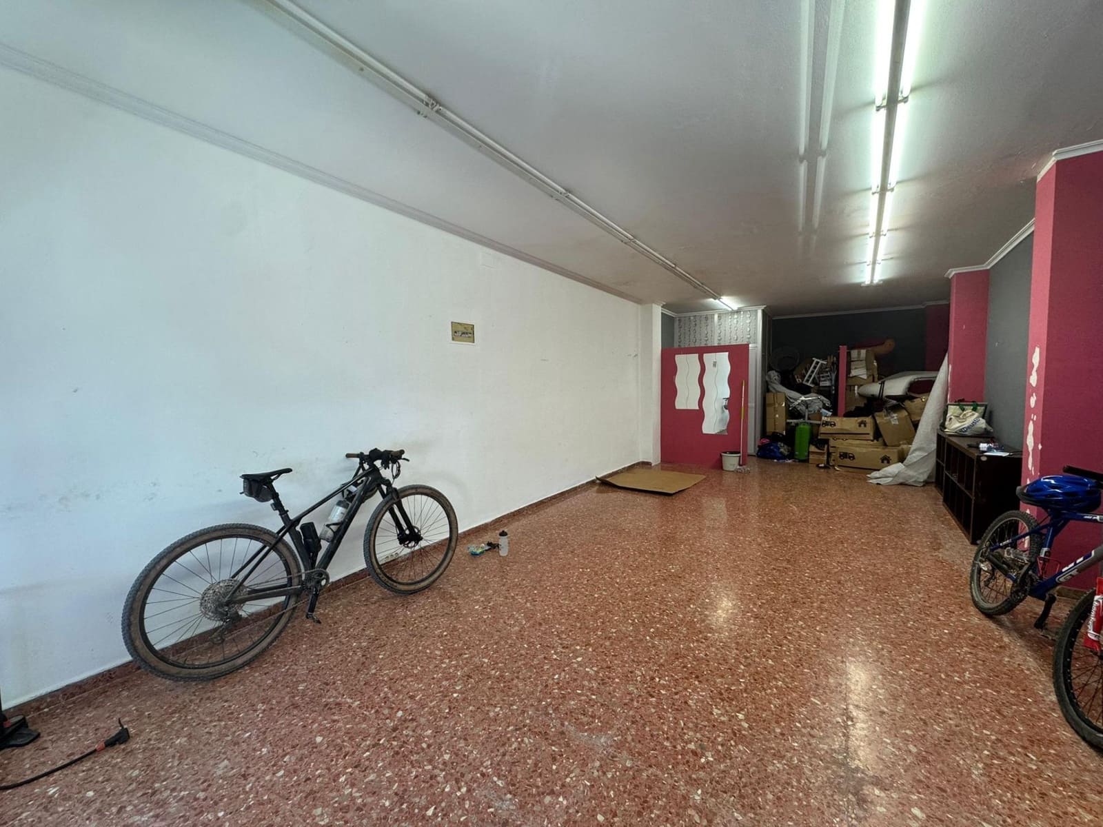 Kaupallinen myytävänä paikassa Lliria - 78 000 € (Ref: 9758947)