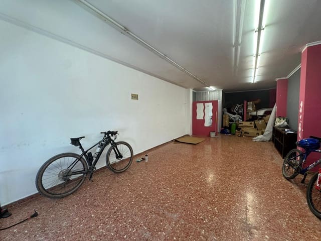 Kaupallinen myytävänä paikassa Llíria - 78 000 € (Ref: 9758947)