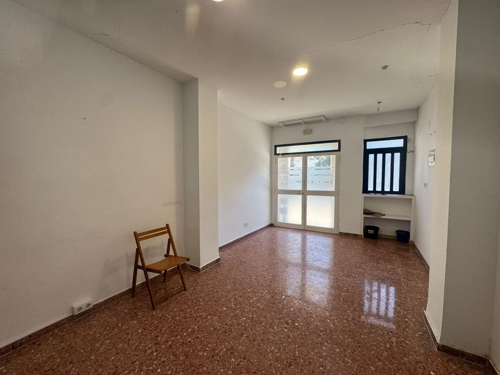 Kaupallinen myytävänä paikassa Lliria - 78 000 € (Ref: 9758948)