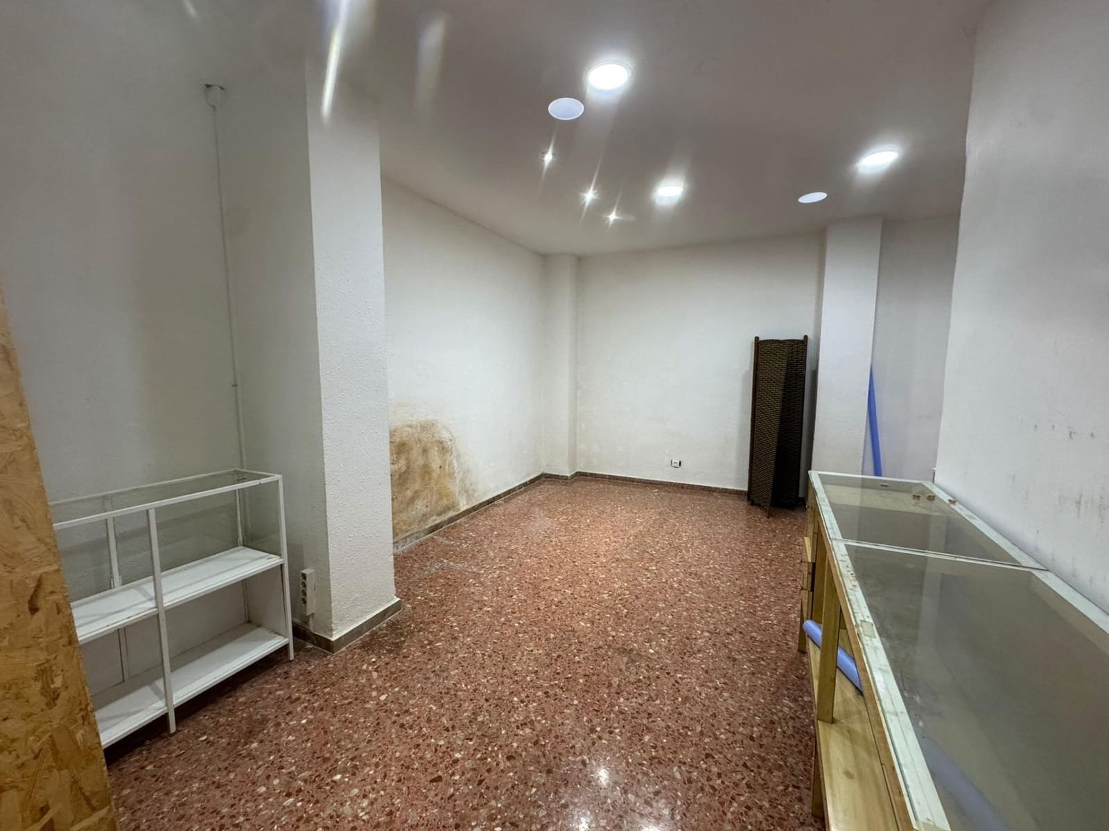 Kaupallinen myytävänä paikassa Lliria - 78 000 € (Ref: 9758948)