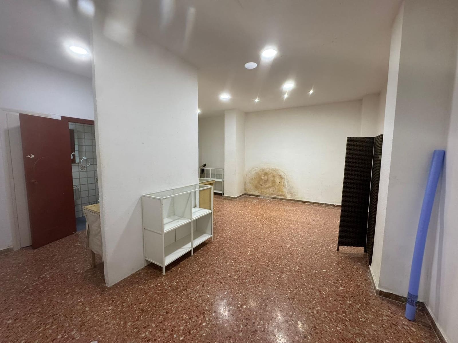 Kaupallinen myytävänä paikassa Lliria - 78 000 € (Ref: 9758948)