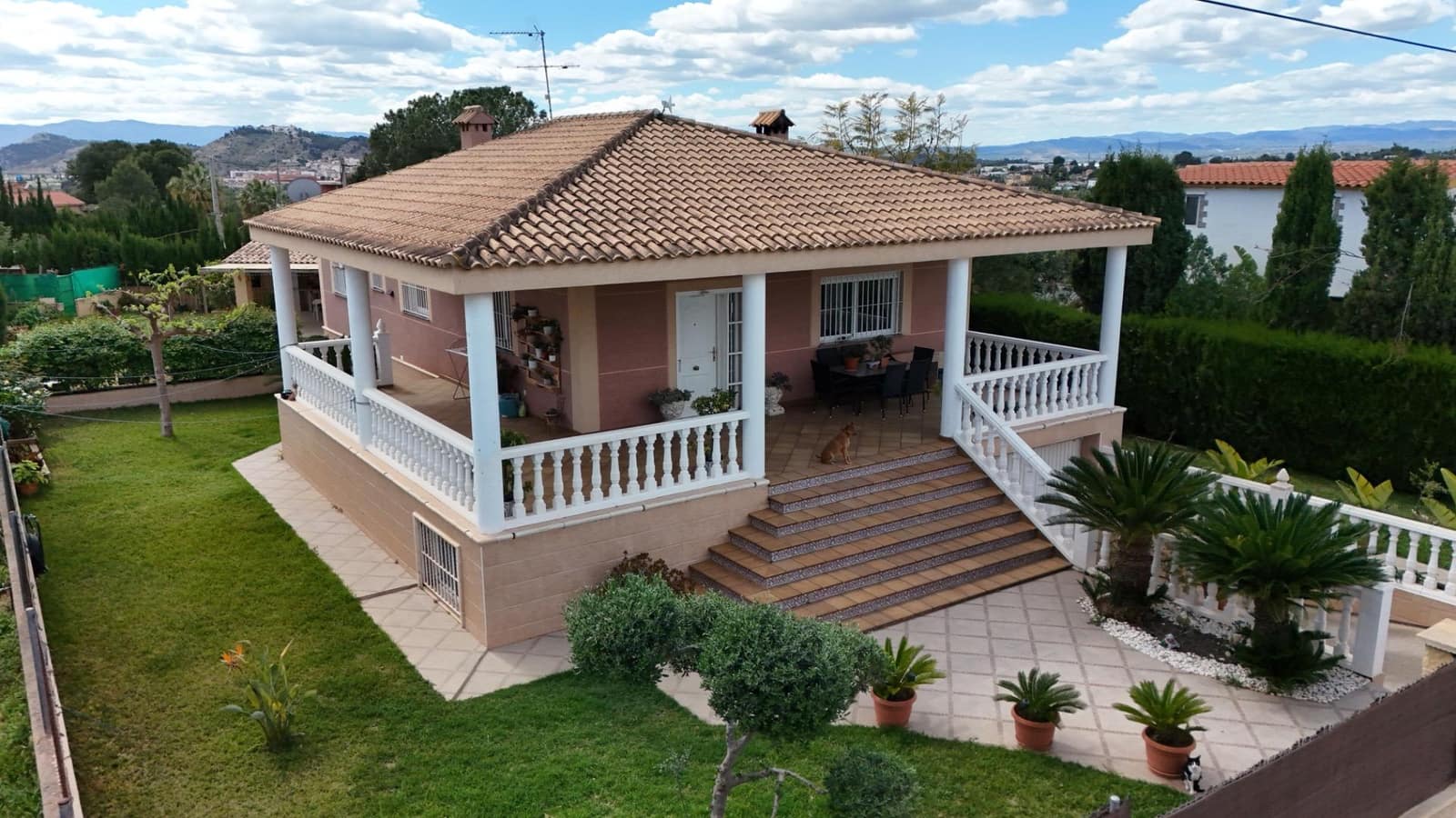 5 soverom Villa til salgs i Lliria med garasje - € 370 000 (Ref: 9773050)