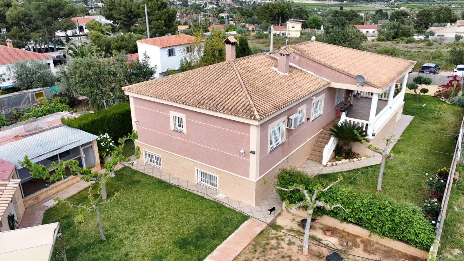 5 soverom Villa til salgs i Lliria med garasje - € 370 000 (Ref: 9773050)