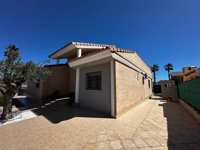 4 slaapkamer Villa te koop in Llíria met zwembad - € 477.000 (Ref: 9773052)