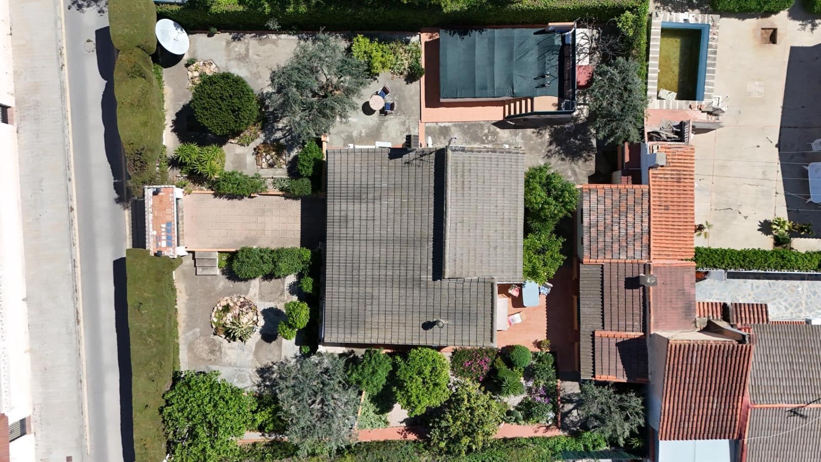 5 makuuhuone Huvila myytävänä paikassa Lliria mukana uima-altaan - 240 000 € (Ref: 9791044)