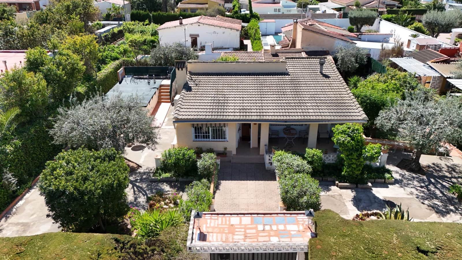 5 makuuhuone Huvila myytävänä paikassa Lliria mukana uima-altaan - 240 000 € (Ref: 9791044)