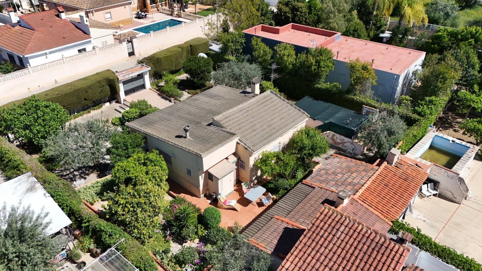 5 makuuhuone Huvila myytävänä paikassa Lliria mukana uima-altaan - 240 000 € (Ref: 9791044)