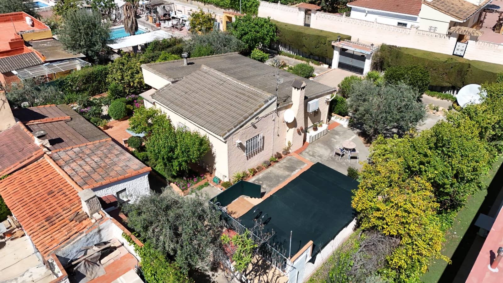 5 makuuhuone Huvila myytävänä paikassa Lliria mukana uima-altaan - 240 000 € (Ref: 9791044)