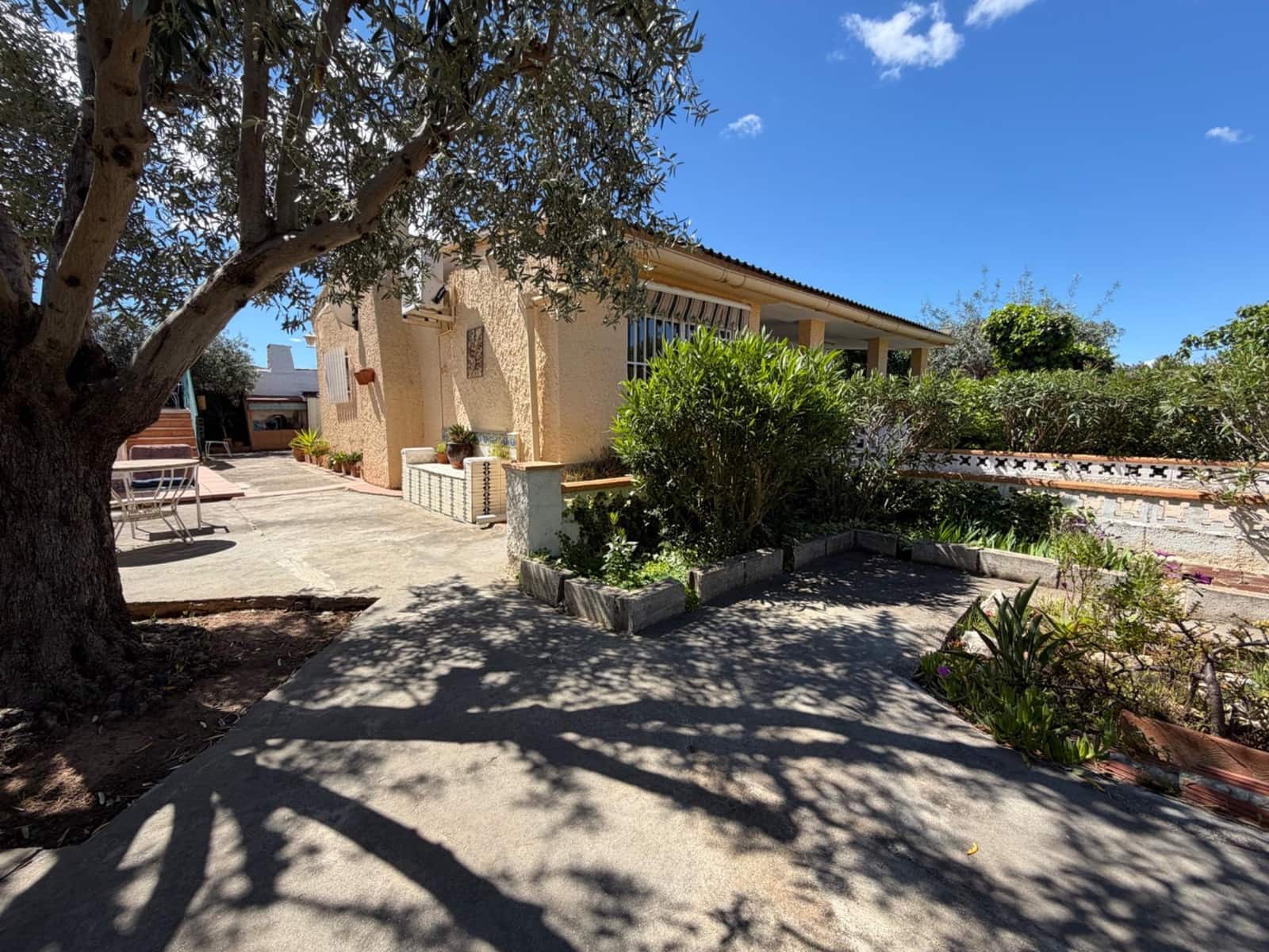 5 makuuhuone Huvila myytävänä paikassa Lliria mukana uima-altaan - 240 000 € (Ref: 9791044)