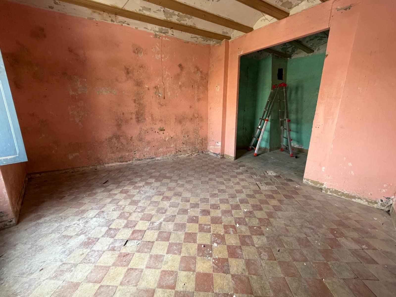 5 slaapkamer Huis te koop in Lliria - € 130.000 (Ref: 9815840)