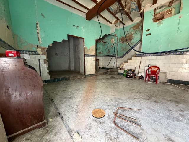 5 slaapkamer Huis te koop in Llíria - € 130.000 (Ref: 9815840)