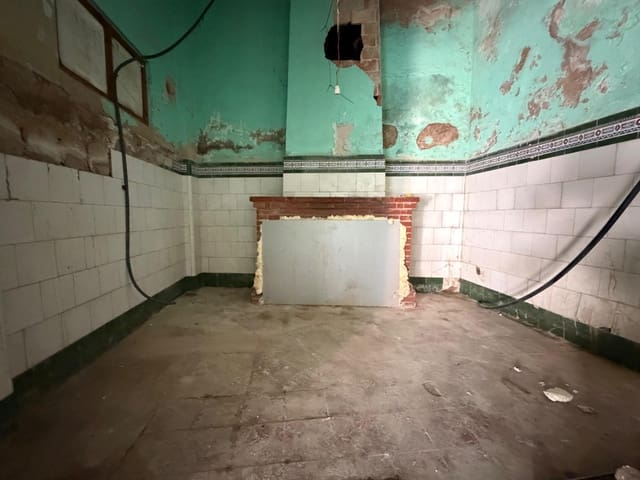 5 slaapkamer Huis te koop in Llíria - € 130.000 (Ref: 9815840)