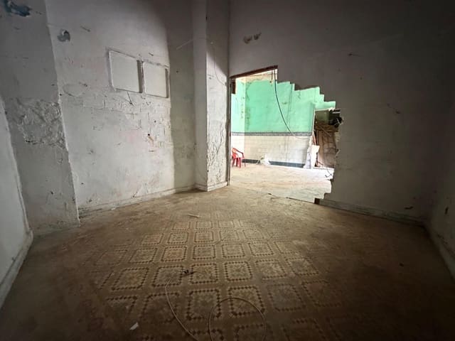 5 slaapkamer Huis te koop in Llíria - € 130.000 (Ref: 9815840)