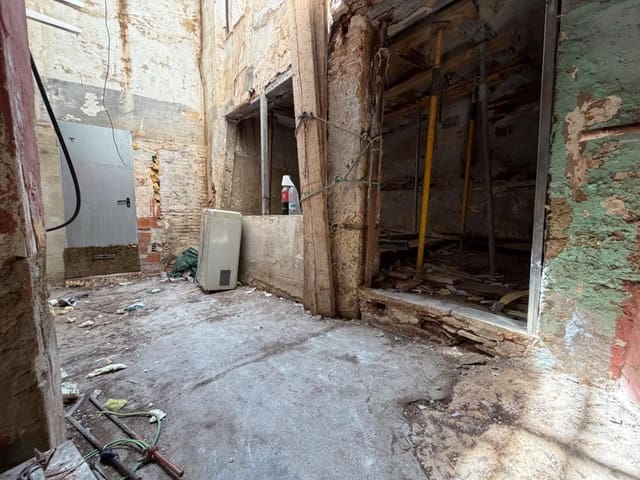 5 slaapkamer Huis te koop in Llíria - € 130.000 (Ref: 9815840)