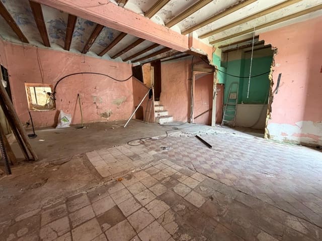 5 slaapkamer Huis te koop in Llíria - € 130.000 (Ref: 9815840)