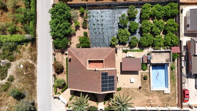 5 Zimmer Villa zu verkaufen in Llíria mit Pool Garage - 470.000 € (Ref: 9820491)