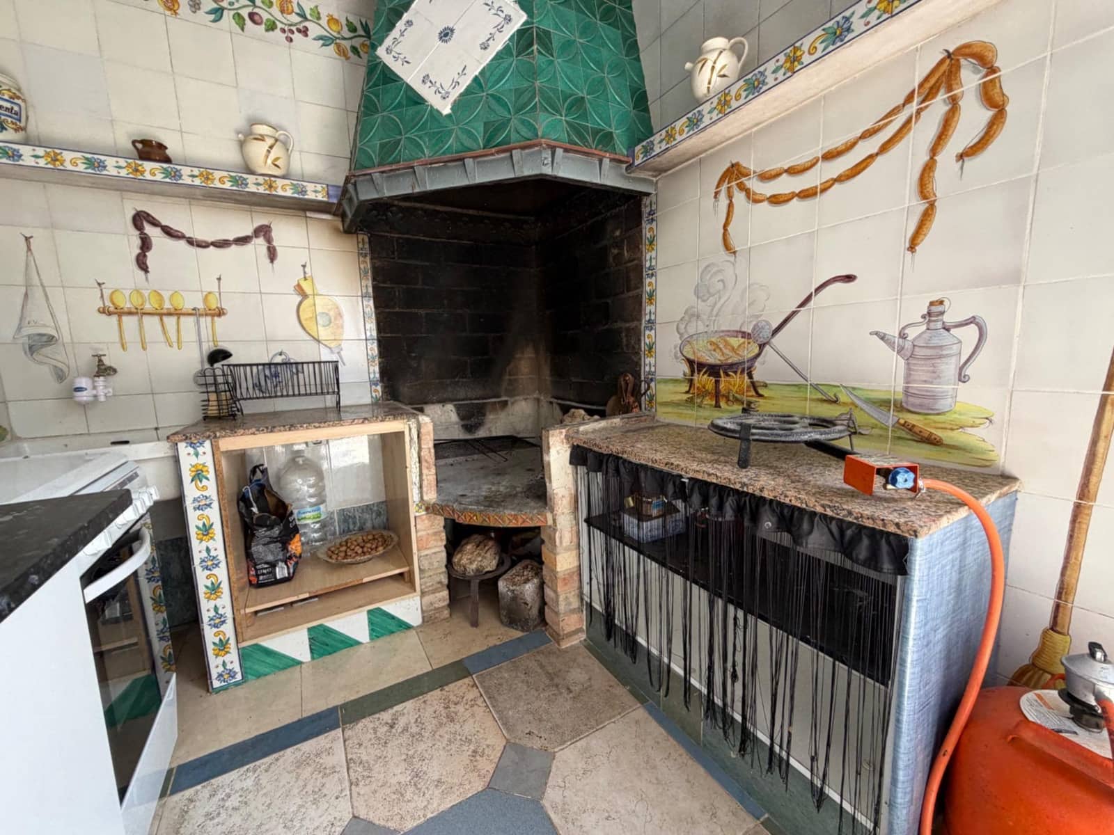 6 bedroom Villa for sale in Vilamarxant / Villamarchante with pool - € 289,000 (Ref: 9820492)