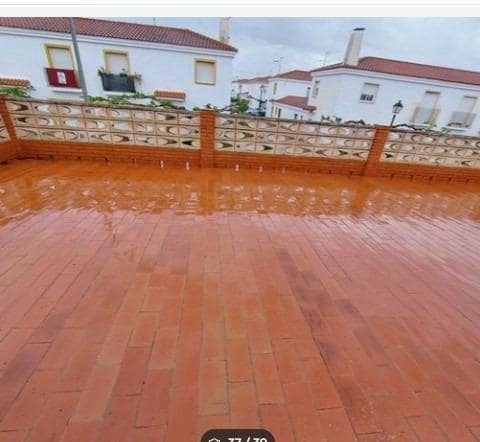 4 bedroom Commercial for sale in Domeno - € 250,000 (Ref: 9833646)