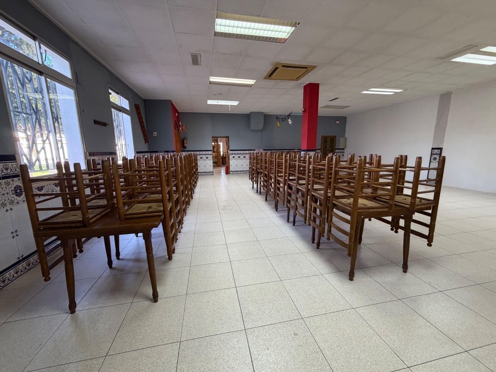 4 bedroom Commercial for sale in Domeno - € 250,000 (Ref: 9833646)