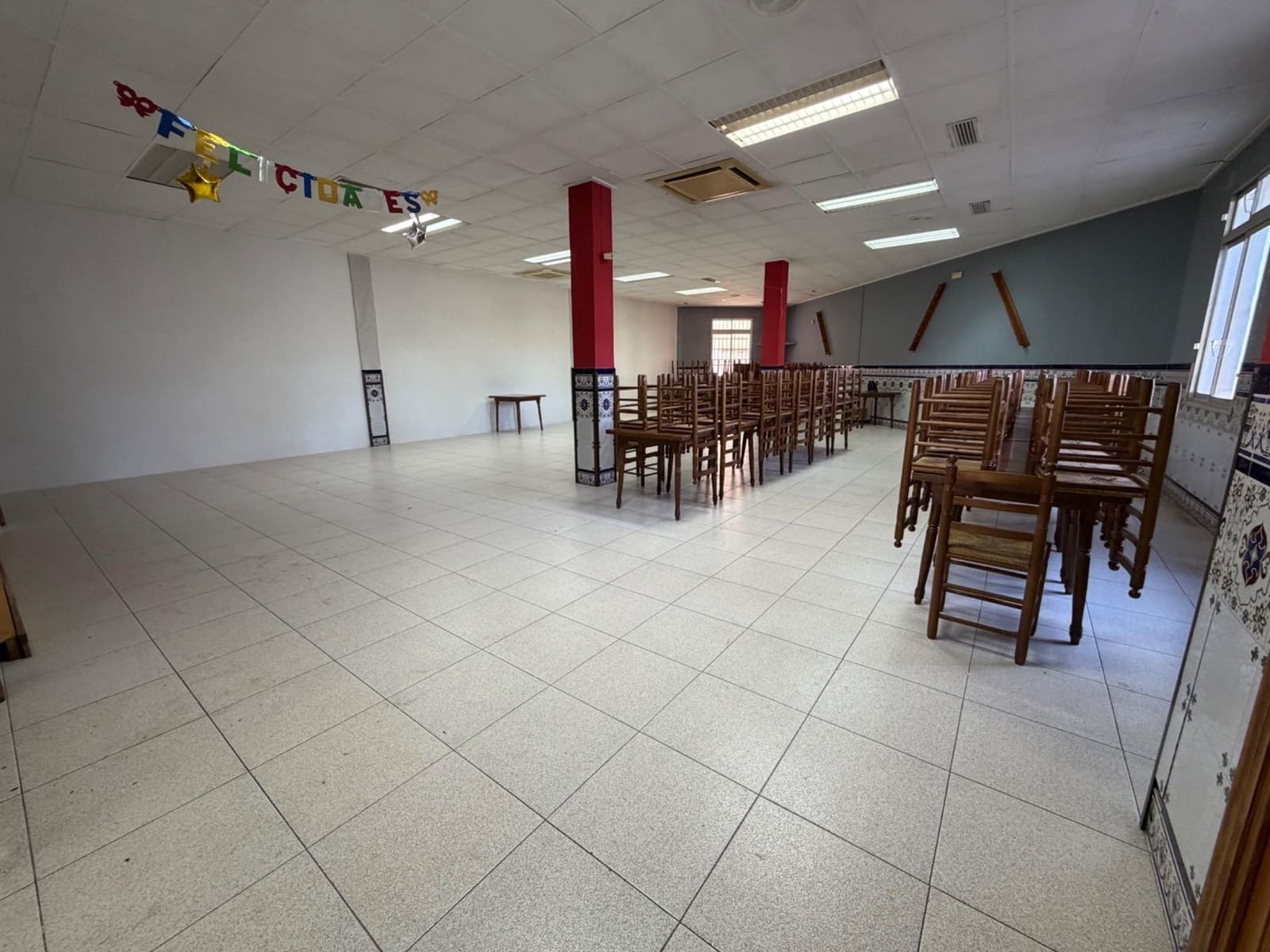 4 bedroom Commercial for sale in Domeno - € 250,000 (Ref: 9833646)