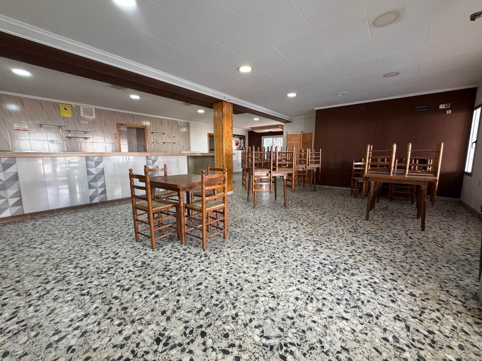 4 bedroom Commercial for sale in Domeno - € 250,000 (Ref: 9833646)