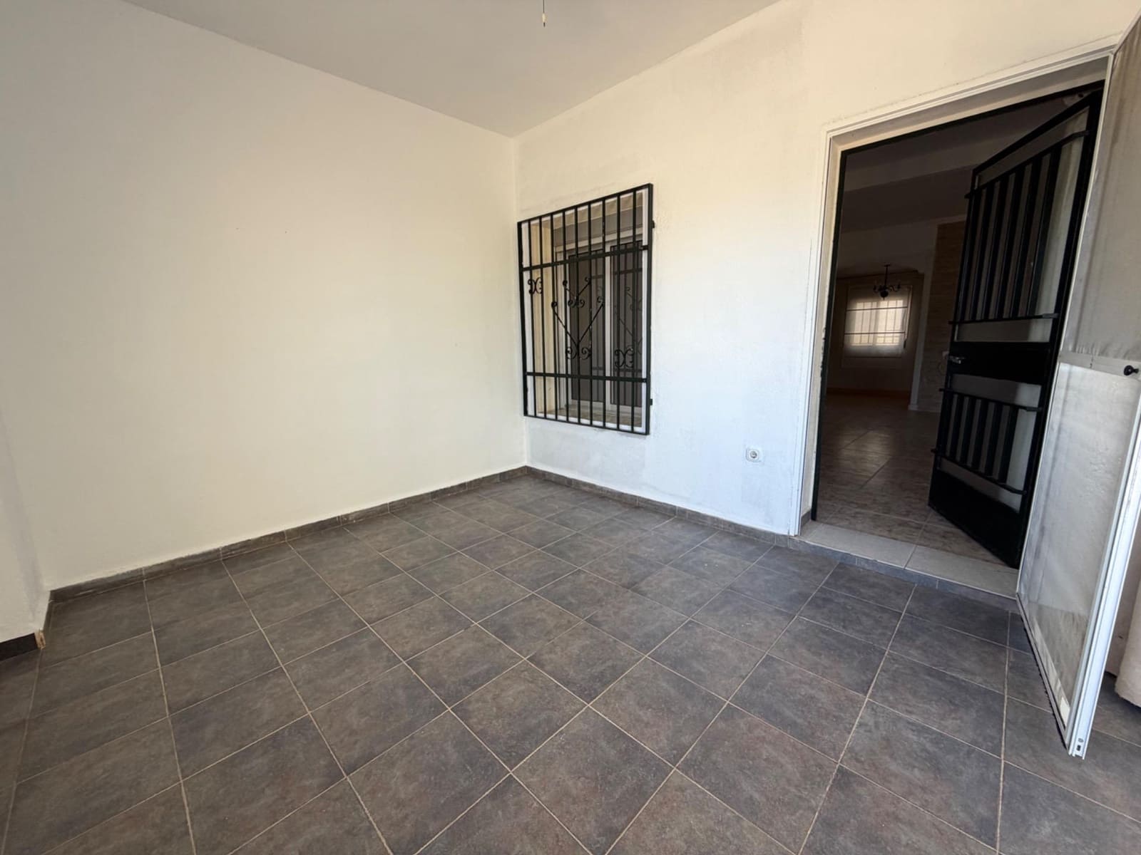 8 soverom Villa til salgs i Vilamarxant / Villamarchante med svømmebasseng garasje - € 375 000 (Ref: 9843383)