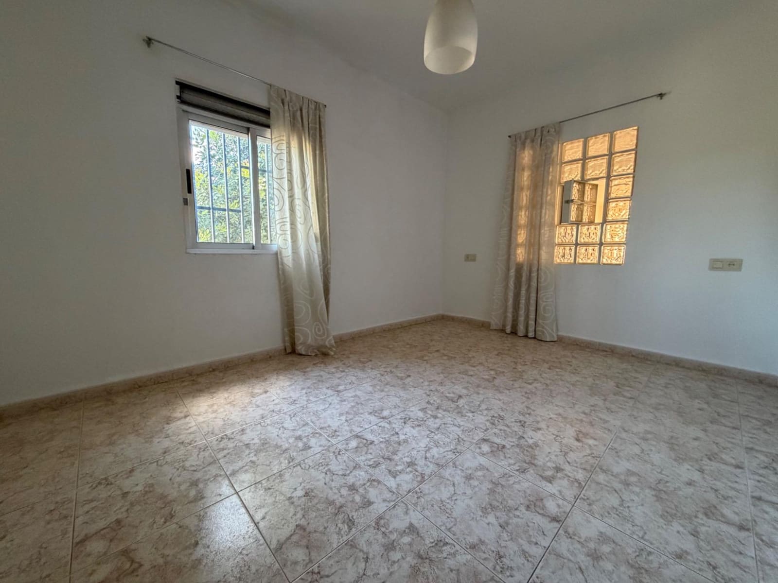 8 soverom Villa til salgs i Vilamarxant / Villamarchante med svømmebasseng garasje - € 375 000 (Ref: 9843383)