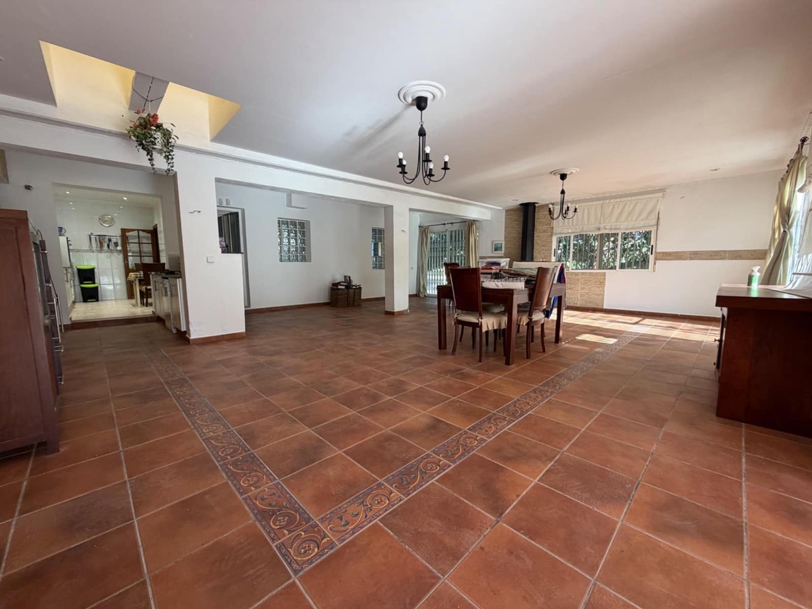 8 soverom Villa til salgs i Vilamarxant / Villamarchante med svømmebasseng garasje - € 375 000 (Ref: 9843383)